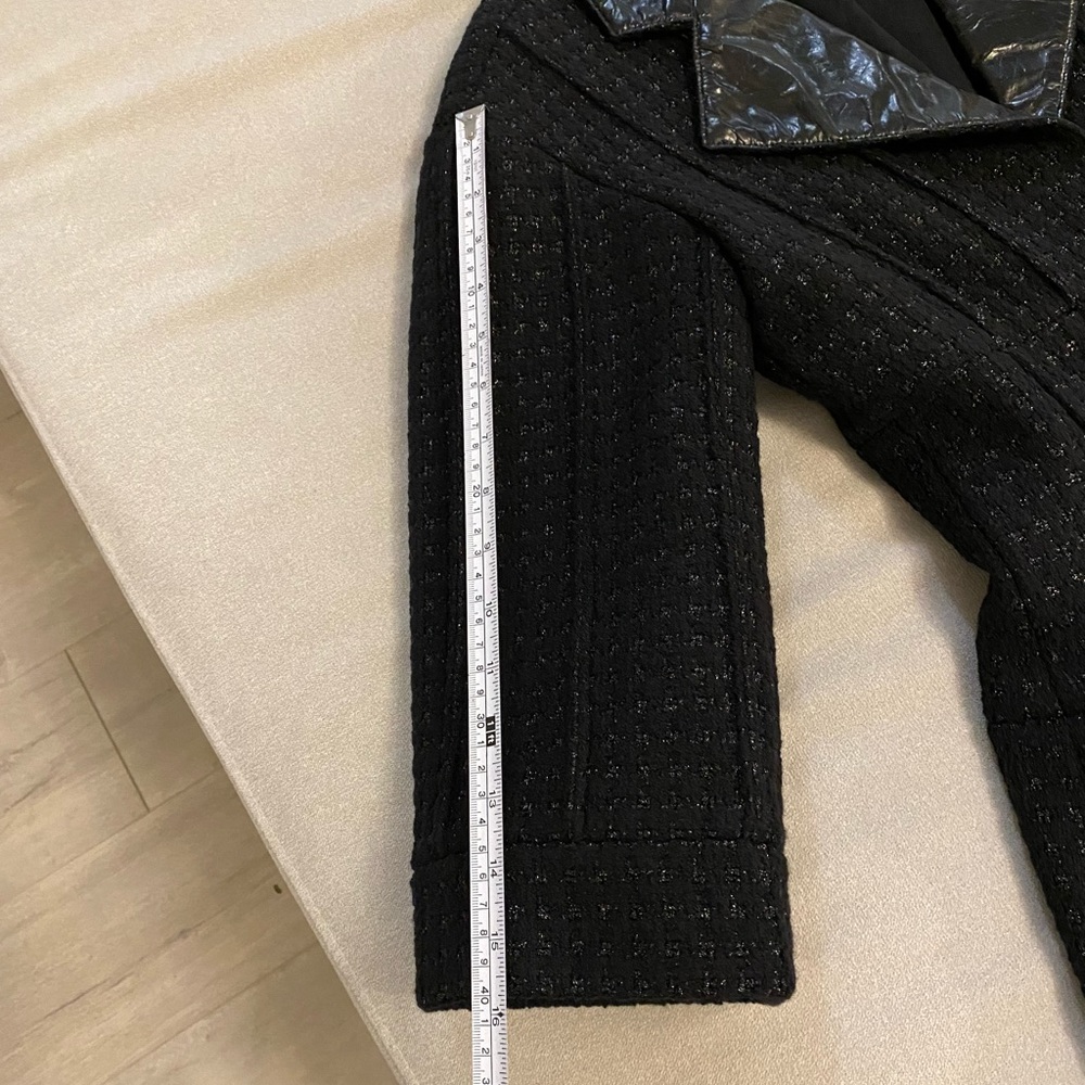 Authentic Chanel tweed jacket - Picture 10 of 12